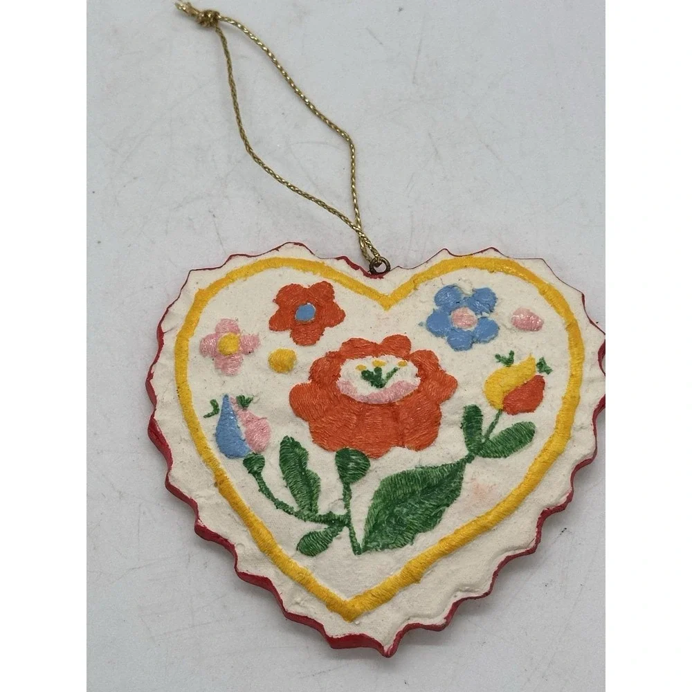 Vintage Folk Art Heart Christmas Ornament Floral Plastic Wall Hanging